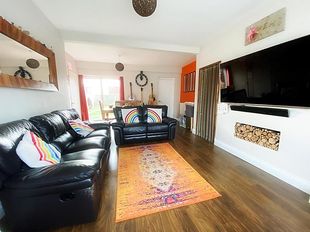 Lounge/Dining Room