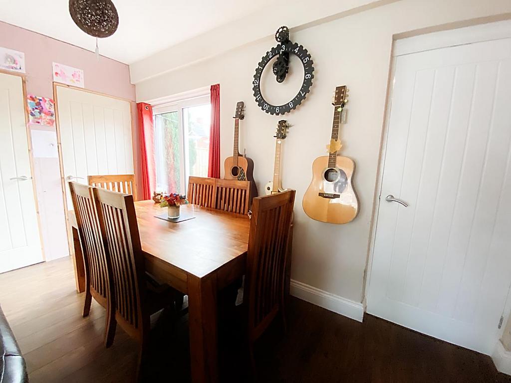 Lounge/Dining Room
