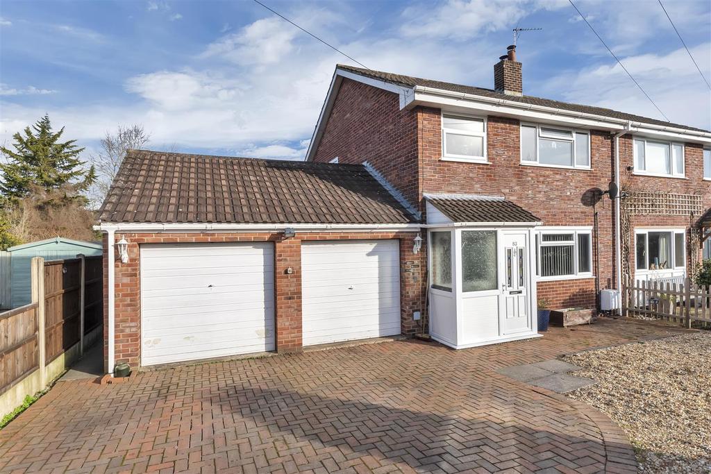 Oaklands Road, Chirk Bank, Wrexham 3 bed semidetached house £269,950