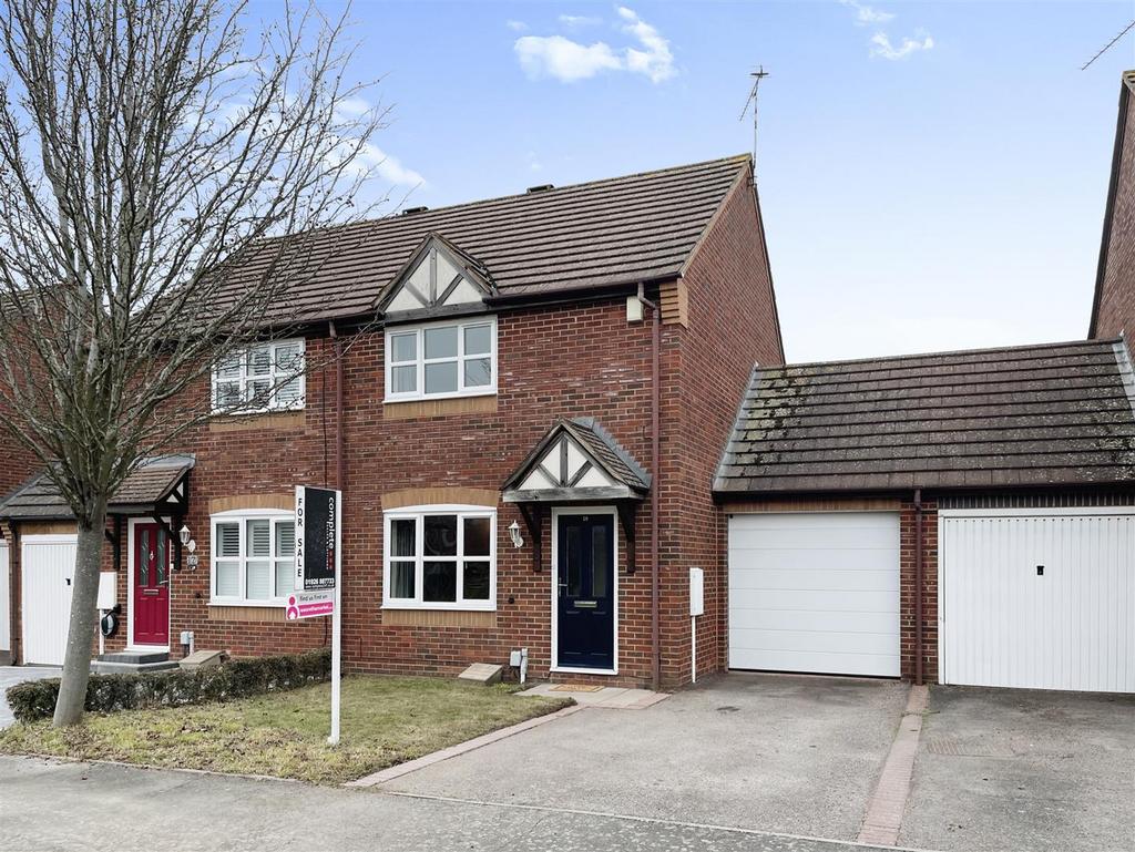 Antony Gardner Crescent, Whitnash, Leamington Spa 2 bed terraced house