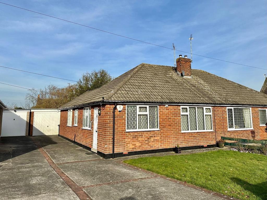 Linley Avenue, Haxby, York, YO32 3NE 2 bed semidetached bungalow £