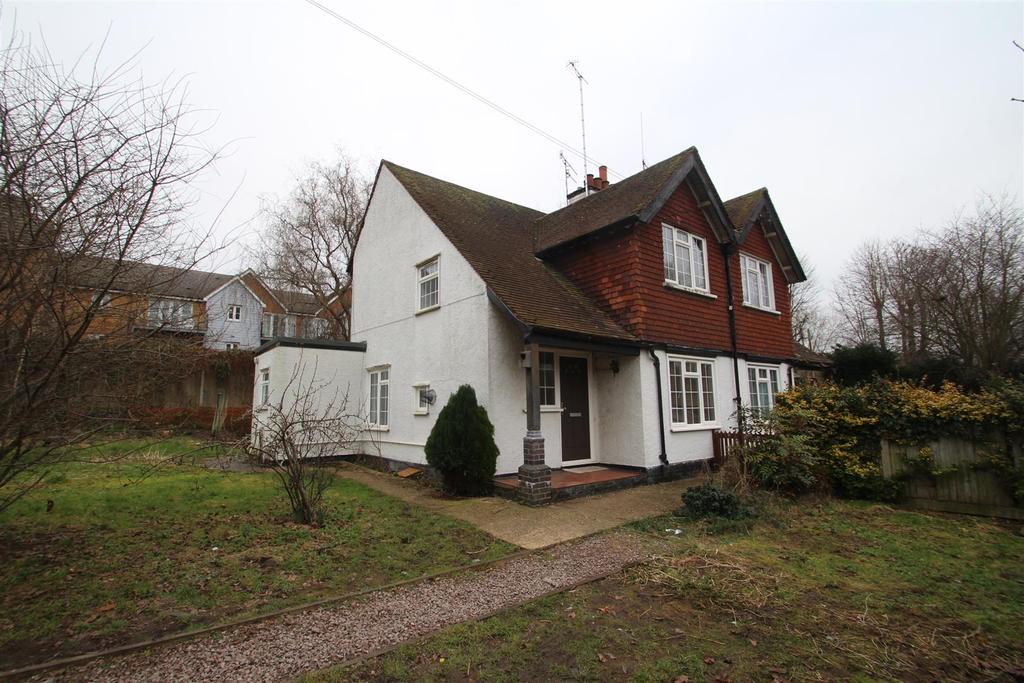 Ebberns Road, Hemel Hempstead 3 bed semidetached house £1,600 pcm (£