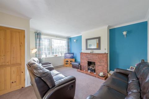 24 Barnett Close, Kingswinford, DY6 9PW