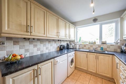 24 Barnett Close, Kingswinford, DY6 9PW