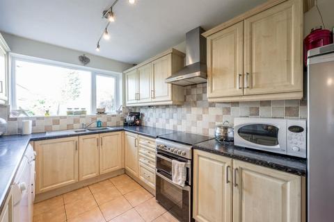 24 Barnett Close, Kingswinford, DY6 9PW