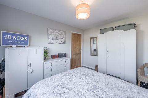 24 Barnett Close, Kingswinford, DY6 9PW