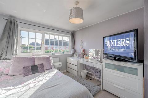 24 Barnett Close, Kingswinford, DY6 9PW