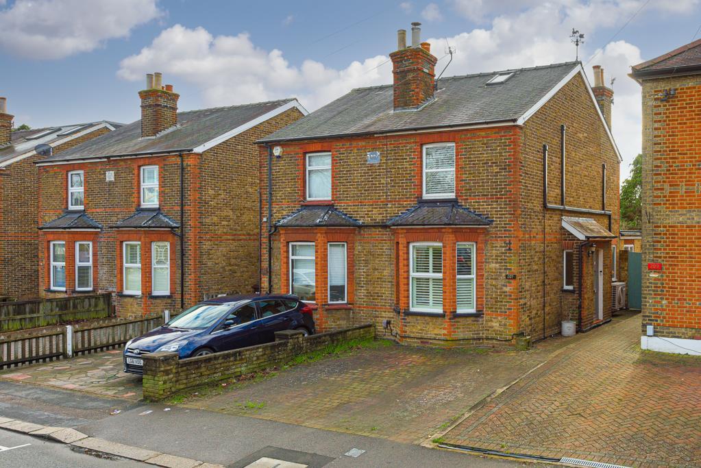 Hook Road, Epsom 3 bed semidetached house for sale £575,000