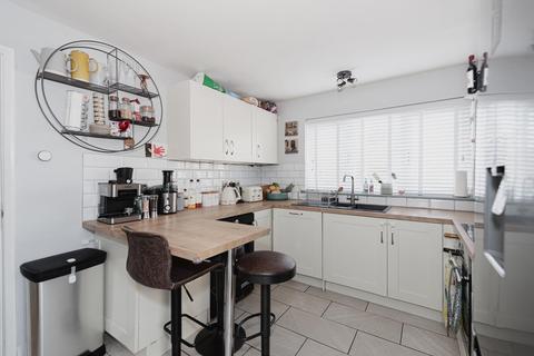 13 Dirdene Close, Epsom, KT17 4AY