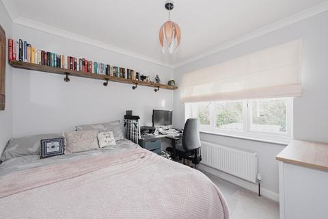 13 Dirdene Close, Epsom, KT17 4AY