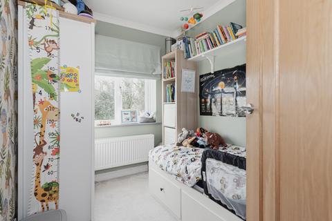 13 Dirdene Close, Epsom, KT17 4AY