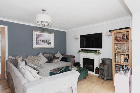 13 Dirdene Close, Epsom, KT17 4AY