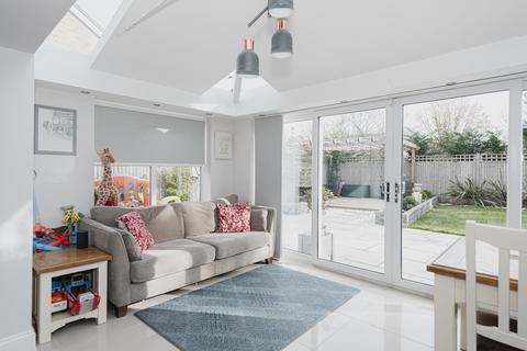 13 Dirdene Close, Epsom, KT17 4AY