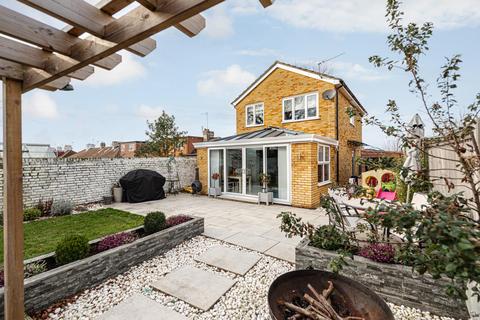 13 Dirdene Close, Epsom, KT17 4AY