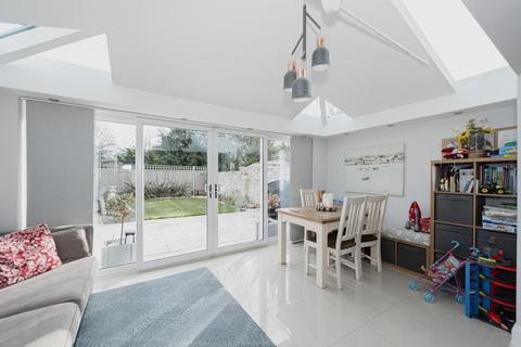 13 Dirdene Close, Epsom, KT17 4AY