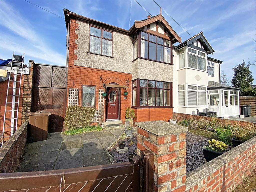 Moorland Avenue, Crosby, Liverpool 3 bed semidetached house for sale