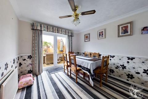 117b South Road, South Ockendon, RM15 6NP