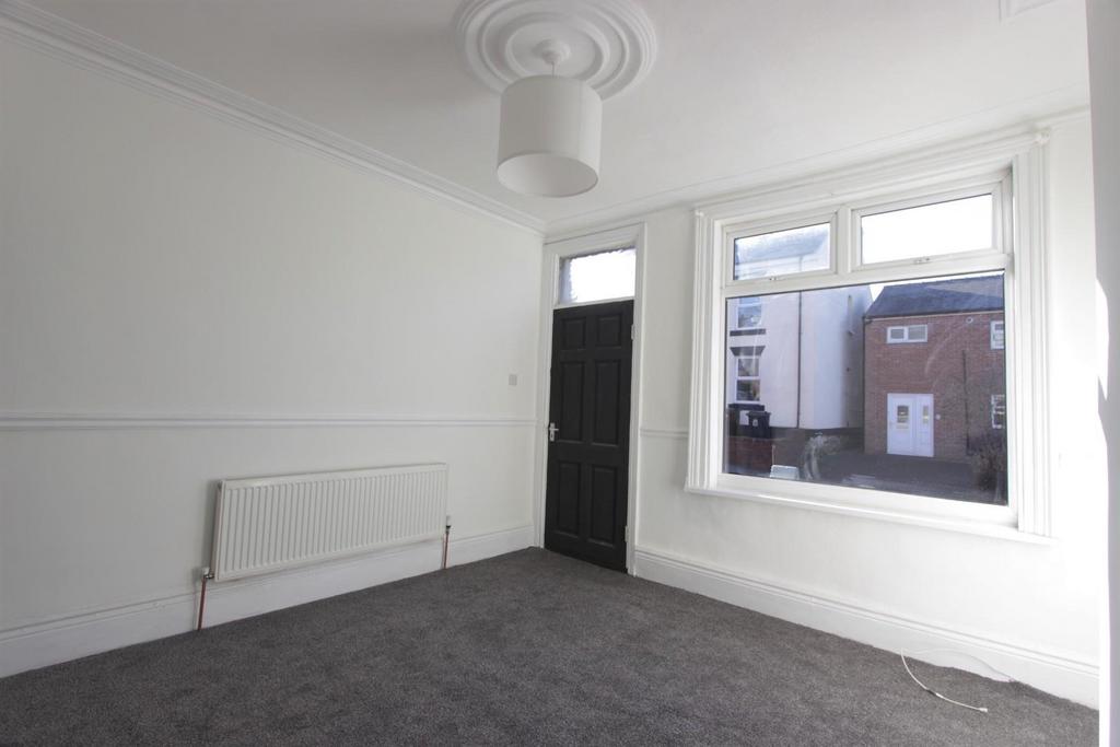 2. front room (1).jpg