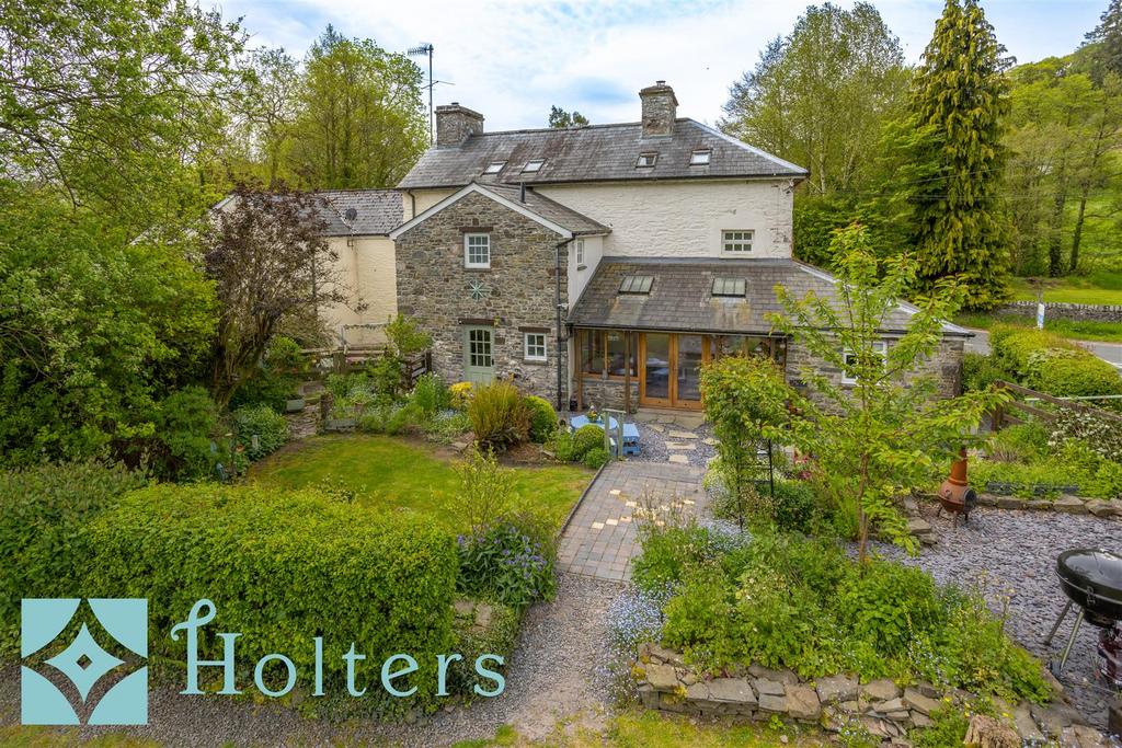 Lower Chapel, Brecon 5 bed detached house for sale £587,950
