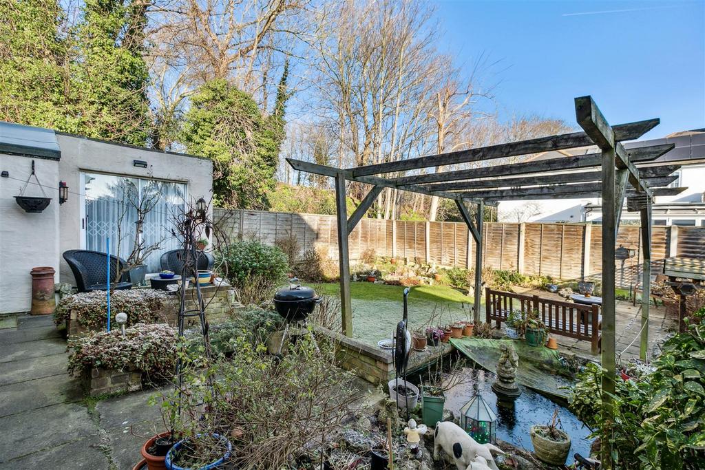 Staveley Gardens, London, W4 3 bed semidetached house £950,000