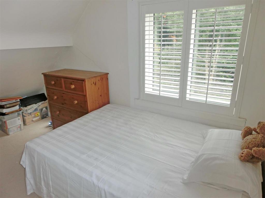 Dark Lane 44 bed 3.jpg