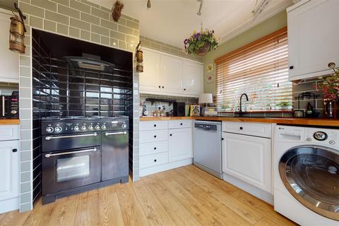 15 Croft Road, Portland, DT5 2HQ