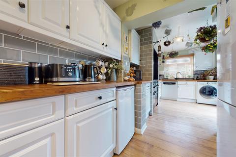 15 Croft Road, Portland, DT5 2HQ