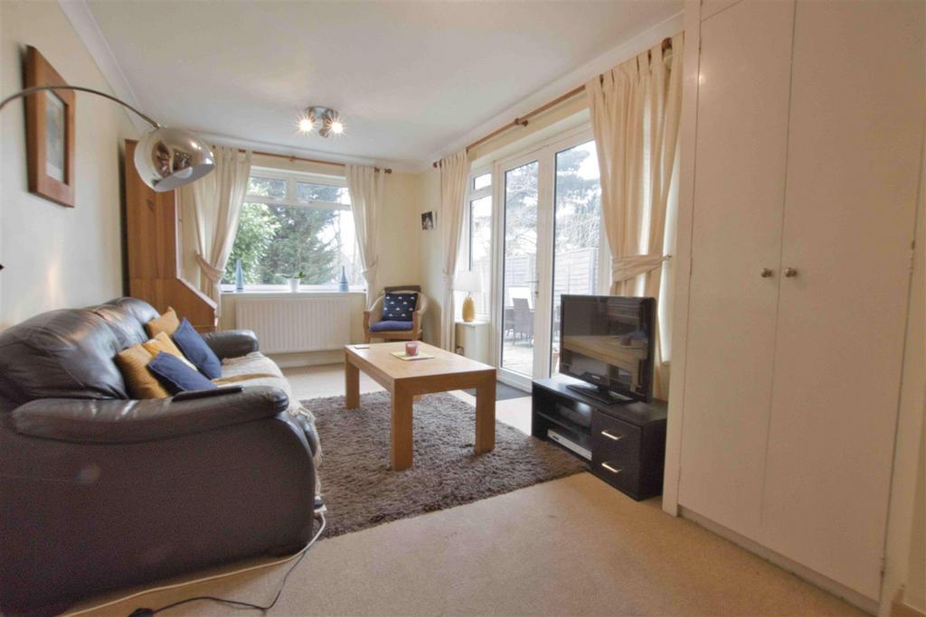 Masefield Avenue, Borehamwood 3 bed semidetached house £600,000