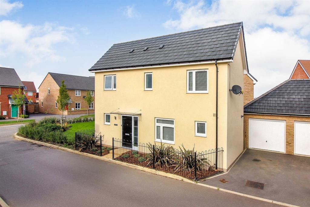 Berryfields, Aylesbury 3 bed detached house £1,650 pcm (£381 pw)