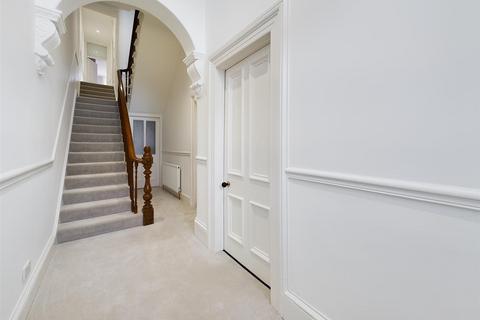 11 Beverley Terrace, Cullercoats, North Shields, NE30 4NT