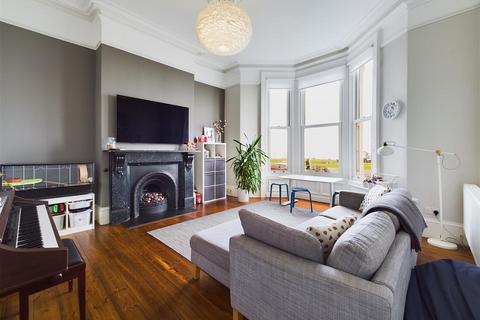 11 Beverley Terrace, Cullercoats, North Shields, NE30 4NT