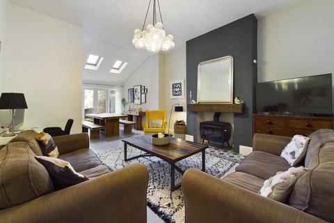 11 Beverley Terrace, Cullercoats, North Shields, NE30 4NT