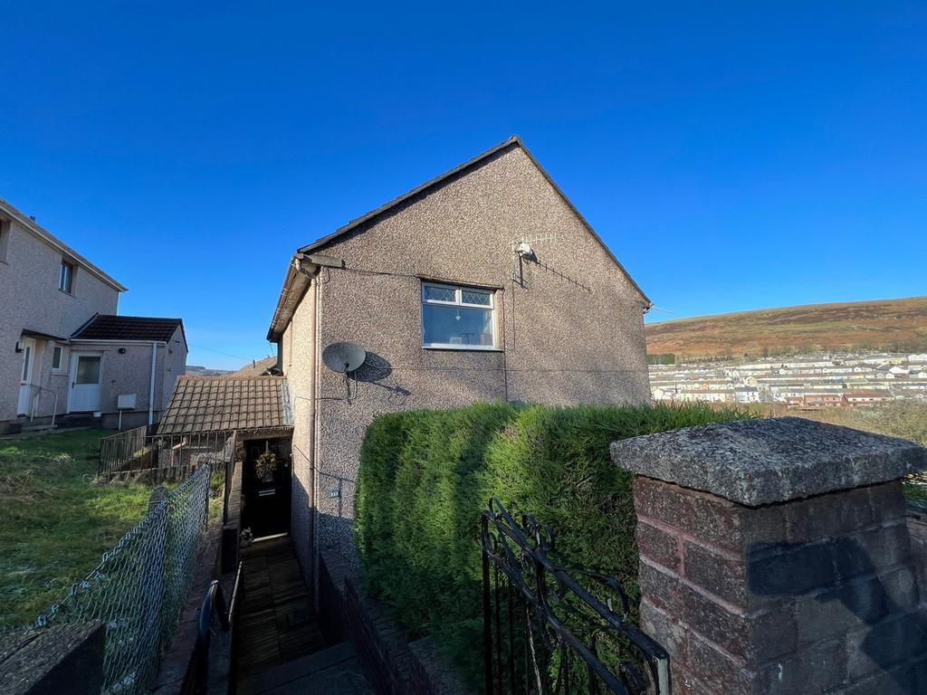 Vicarage Road Penygraig Tonypandy 2 bed flat for sale £65,000