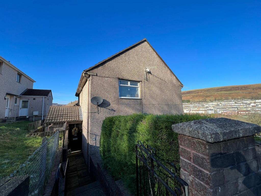 Vicarage Road Penygraig Tonypandy 2 bed flat £65,000