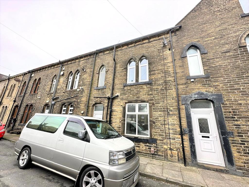 Knowles Street, Denholme, Bradford, BD13 2 bed terraced house £550