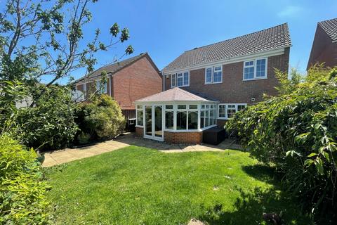 79 Badgers Way, Buckingham, MK18 7EU