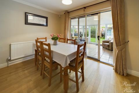 79 Badgers Way, Buckingham, MK18 7EU