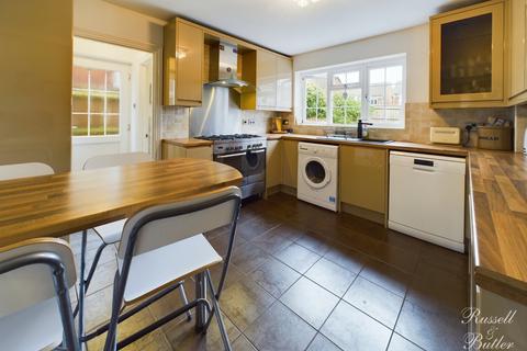 79 Badgers Way, Buckingham, MK18 7EU