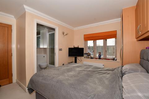 2 bedroom flat for sale, Elizabeth Drive, Banstead, Surrey