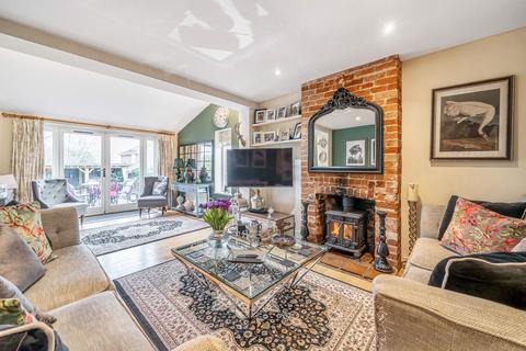 3 bedroom semi-detached house for sale - Bethel Close, Farnham, GU9
