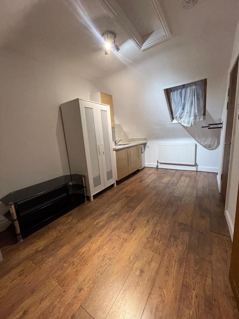 1 bed studio to rent St. Erkenwald Road, London I