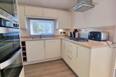 3 bedroom bungalow for sale - Juliots Well Holiday Park, Camelford
