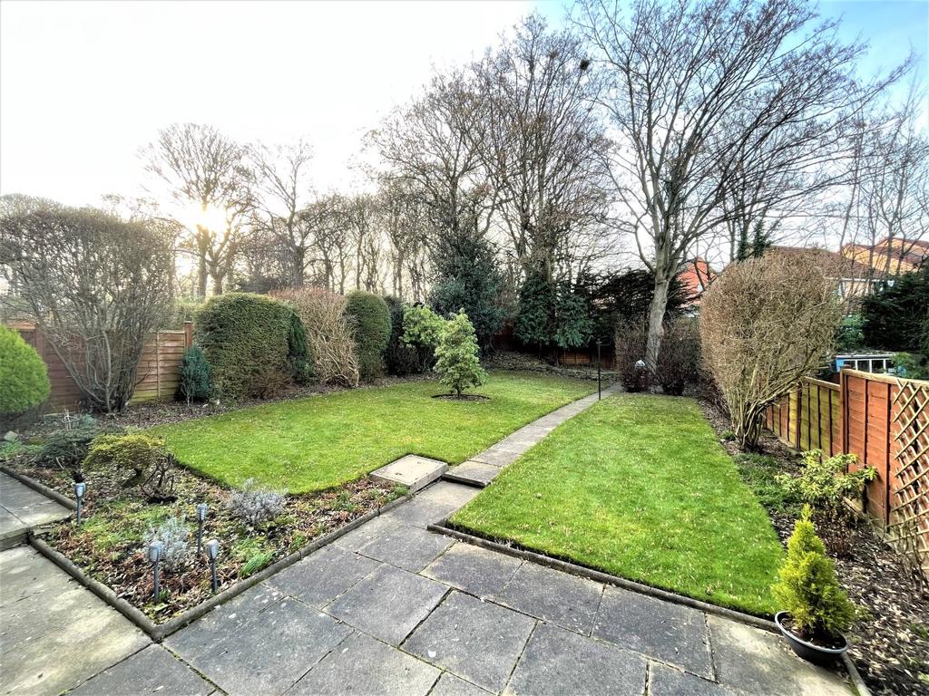 Woodland Rise, Wakefield 5 bed detached house £350,000