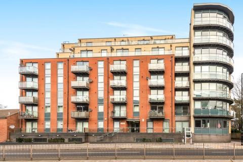 Flat 4, 30 Bath Road, Slough, SL1 3SS