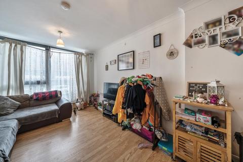 Flat 4, 30 Bath Road, Slough, SL1 3SS