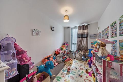 Flat 4, 30 Bath Road, Slough, SL1 3SS