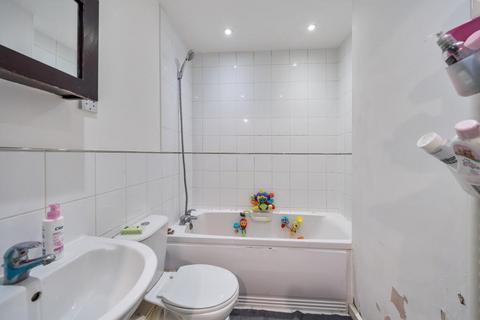 Flat 4, 30 Bath Road, Slough, SL1 3SS