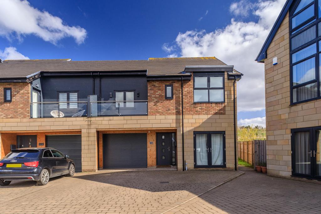 13 Arcot Grange, Cramlington, Northumberland NE23 3 bed end of terrace