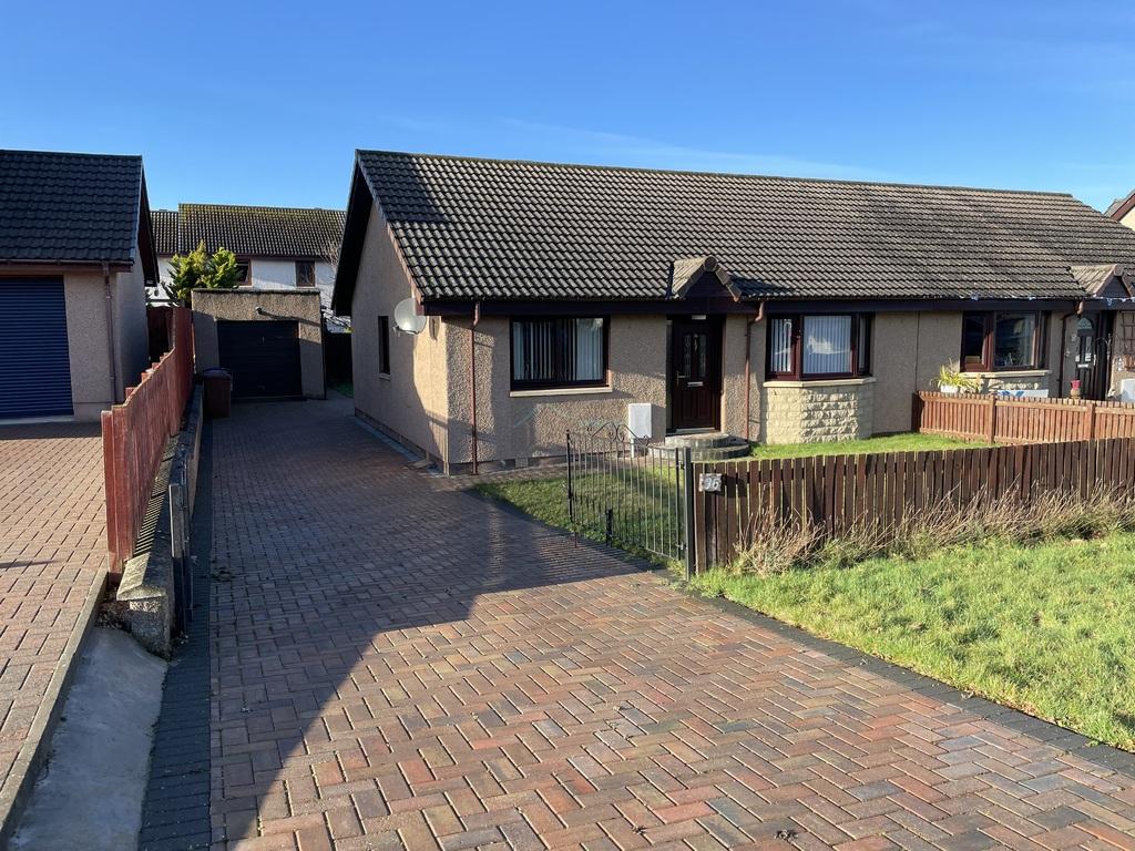 Mannachie Road, Forres, Morayshire 3 bed semidetached bungalow £800