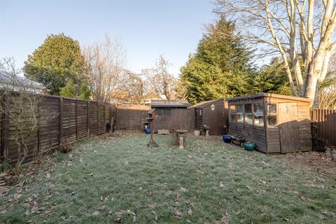 15 Baden Drive, Horley, RH6 8SD